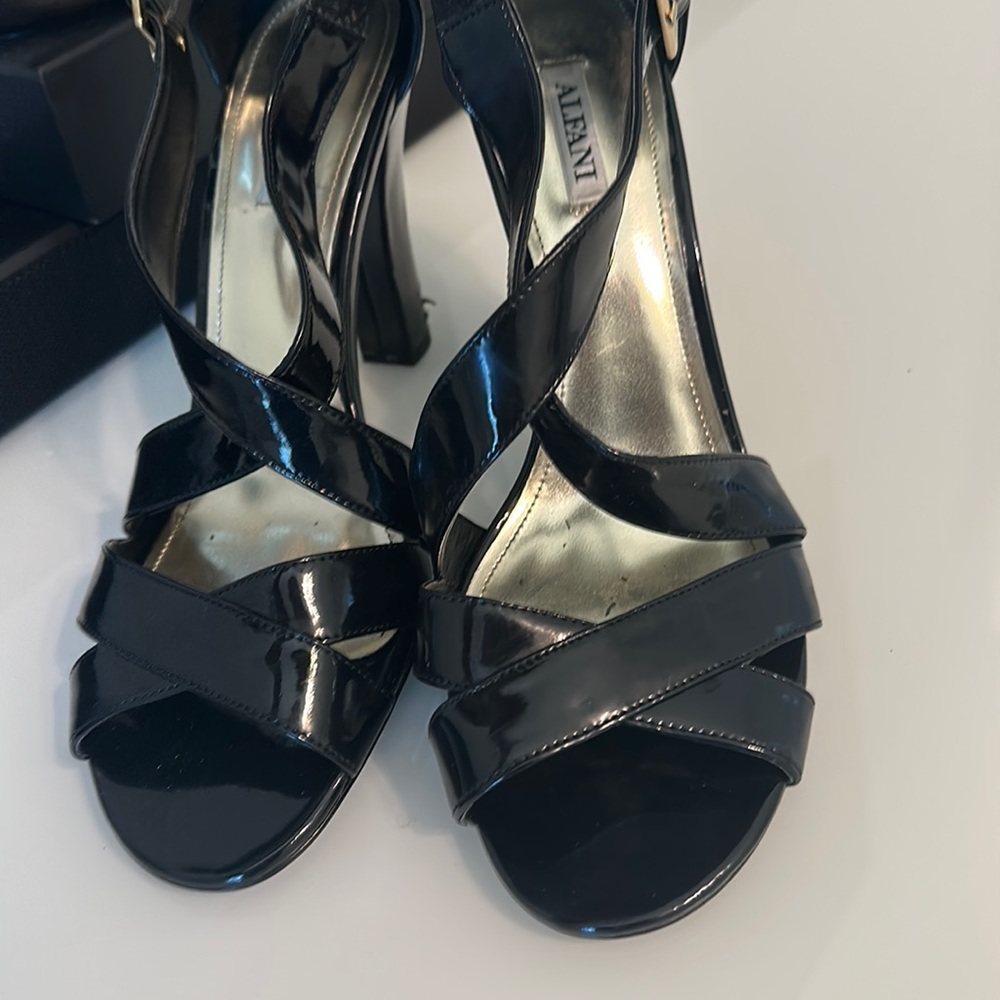Alfani patent black heel. Size 9 1/2. Never worn!